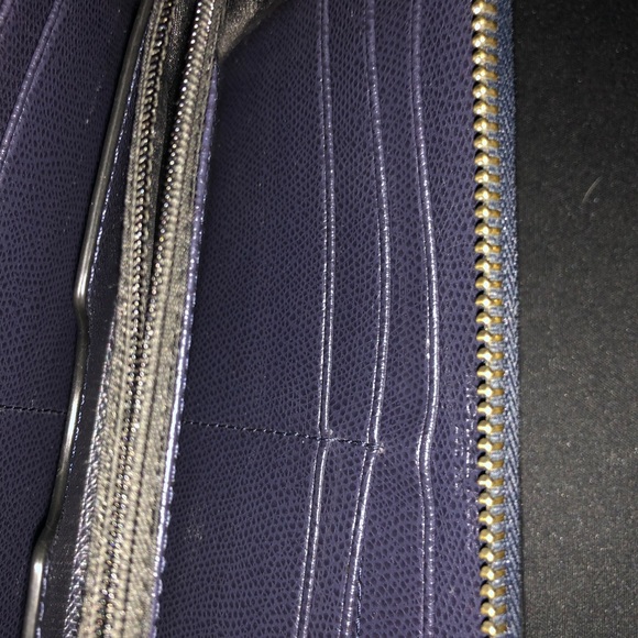 Michael Kors leather zip around wallet. - Picture 7 of 8